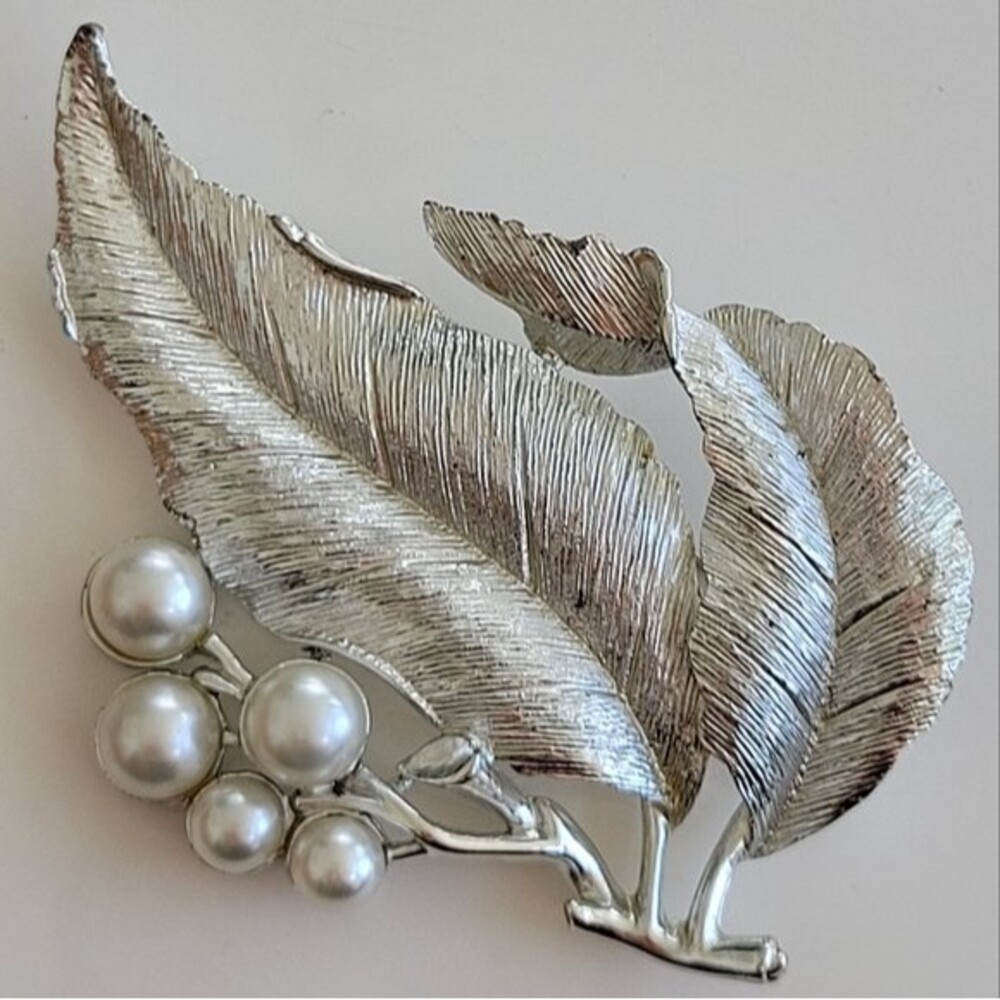 Sarah Coventry | Vintage Silver Tone Leaf Faux Pearls Brooch
